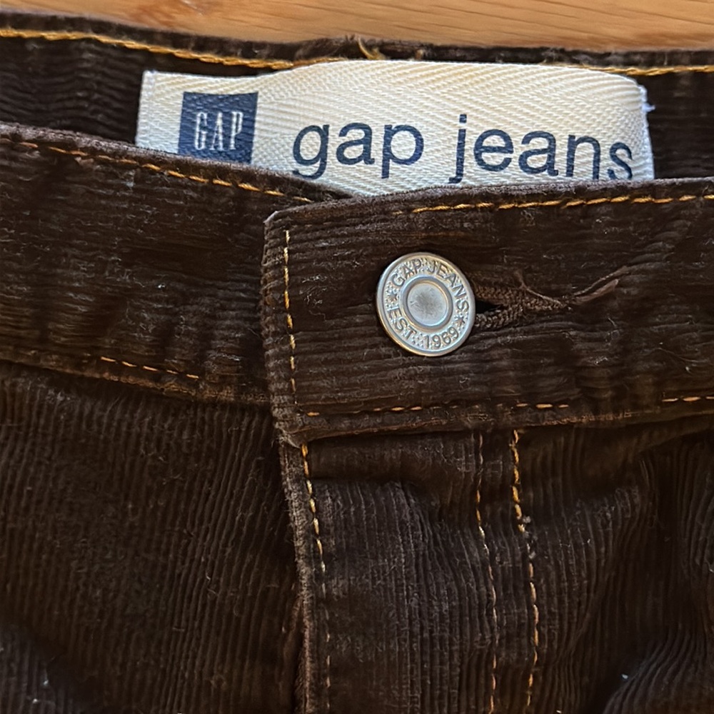 Adorable Gap knee-length brown corduroy skirt w/orange-brown stitching, EUC - Picture 2 of 8